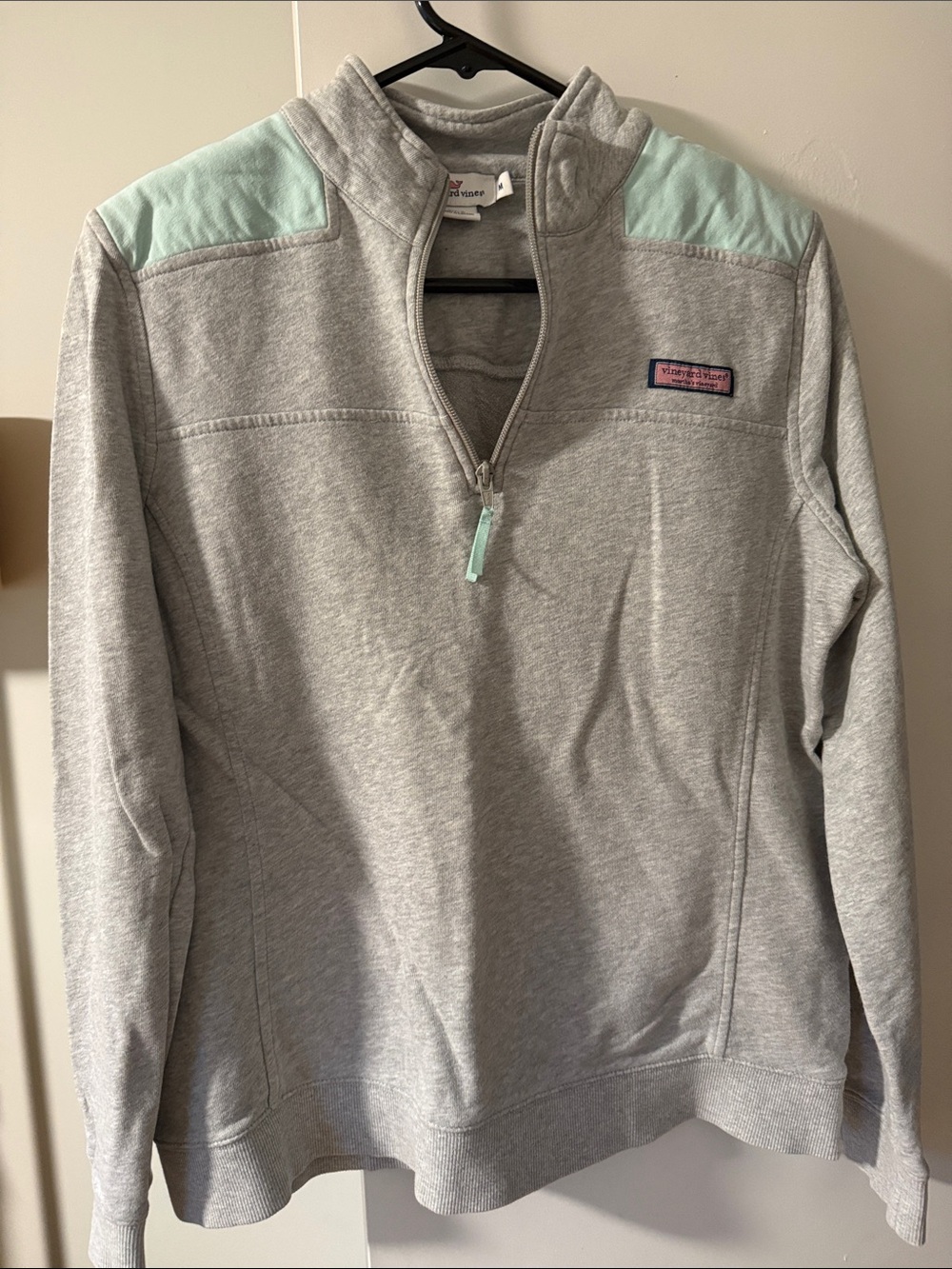 Vineyard Vines Men's Light Gray Quarter-Zip Pullover with Mint Accents
